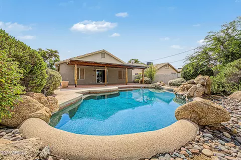 Exterior - 4040 N 14th Pl, Phoenix, AZ 85014 photo 7 of 9