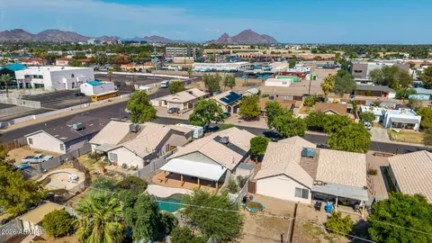 View/Area - 4040 N 14th Pl, Phoenix, AZ 85014 photo 3 of 6