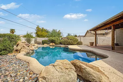 Exterior - 4040 N 14th Pl, Phoenix, AZ 85014 photo 5 of 9