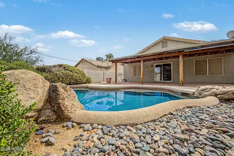 Exterior - 4040 N 14th Pl, Phoenix, AZ 85014 photo 7 of 9