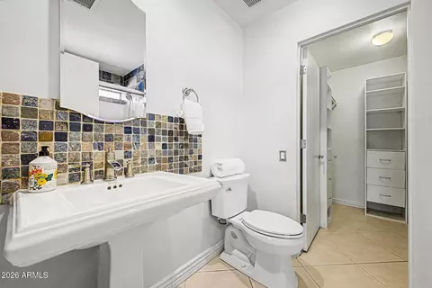 Bath - 4040 N 14th Pl, Phoenix, AZ 85014 photo 1 of 3