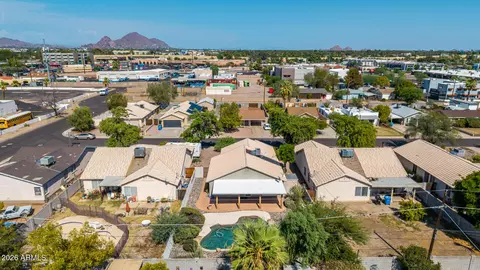 View/Area - 4040 N 14th Pl, Phoenix, AZ 85014 photo 4 of 9
