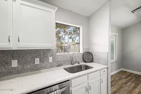 Kitchen - 4407 E Amberwood Dr, Phoenix, AZ 85048 photo 3 of 3