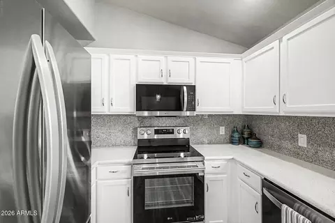 Kitchen - 4407 E Amberwood Dr, Phoenix, AZ 85048 photo 2 of 3