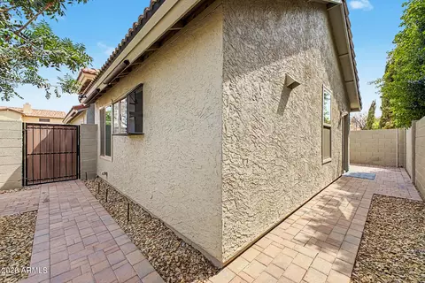 Exterior - 4407 E Amberwood Dr, Phoenix, AZ 85048 photo 4 of 8