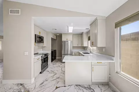 Kitchen - 1510 E Taro Ln, Phoenix, AZ 85024 photo 2 of 4