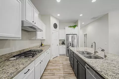 Kitchen - 10107 E Nopal Ave, Mesa, AZ 85209 photo 4 of 4