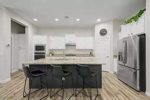Kitchen - 10107 E Nopal Ave, Mesa, AZ 85209 photo 2 of 4