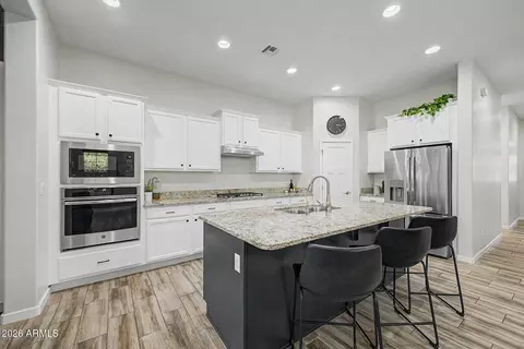 Kitchen - 10107 E Nopal Ave, Mesa, AZ 85209 photo 1 of 4
