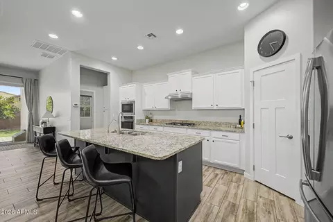 Kitchen - 10107 E Nopal Ave, Mesa, AZ 85209 photo 3 of 4