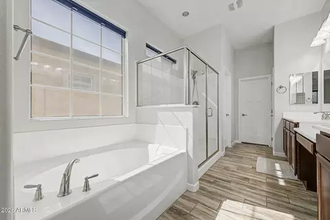 Bath - 10107 E Nopal Ave, Mesa, AZ 85209 photo 1 of 3