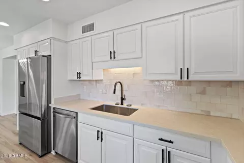 Kitchen - 7608 N 18th Ave, Phoenix, AZ 85021 photo 4 of 7