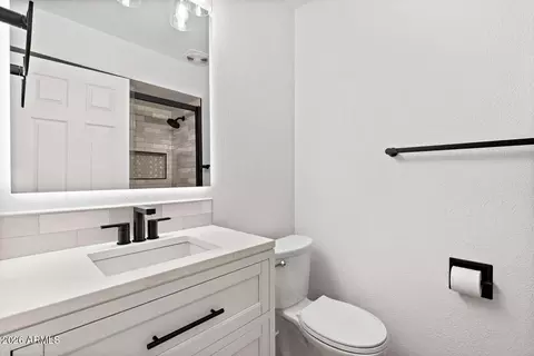Bath - 7608 N 18th Ave, Phoenix, AZ 85021 photo 1 of 4