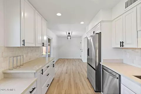 Kitchen - 7608 N 18th Ave, Phoenix, AZ 85021 photo 6 of 8