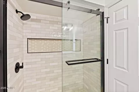 Bath - 7608 N 18th Ave, Phoenix, AZ 85021 photo 2 of 4