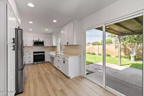 Kitchen - 7608 N 18th Ave, Phoenix, AZ 85021 photo 2 of 7
