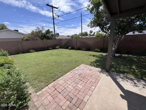 Exterior - 7608 N 18th Ave, Phoenix, AZ 85021 photo 2 of 8