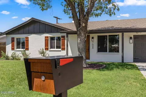 Exterior - 7608 N 18th Ave, Phoenix, AZ 85021 photo 7 of 9