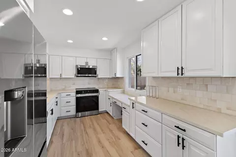 Kitchen - 7608 N 18th Ave, Phoenix, AZ 85021 photo 3 of 7