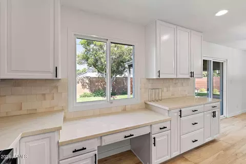 Kitchen - 7608 N 18th Ave, Phoenix, AZ 85021 photo 6 of 7