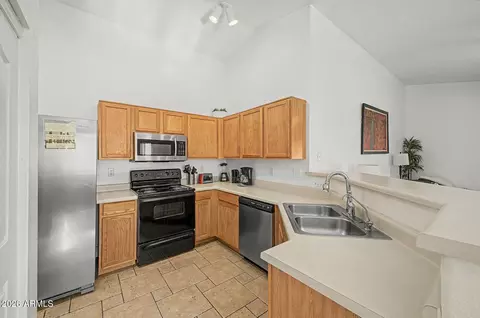 Kitchen - 9351 E Nopal Ave, Mesa, AZ 85209 photo 2 of 4