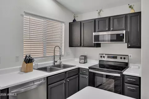 Kitchen - 663 E Ivanhoe St, Chandler, AZ 85225 photo 3 of 6