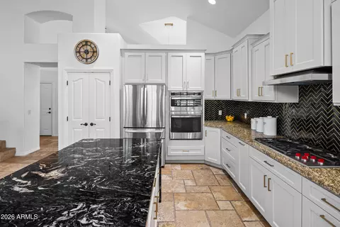 Kitchen - 1442 E Catamaran Dr, Gilbert, AZ 85234 photo 4 of 7