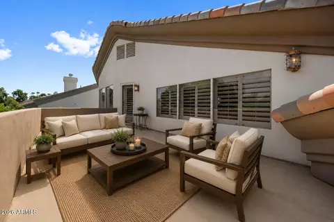 Exterior - 1442 E Catamaran Dr, Gilbert, AZ 85234 photo 4 of 11