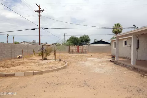 Exterior - 6902 W Wolf St, Phoenix, AZ 85033 photo 2 of 10