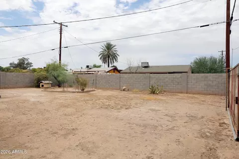Exterior - 6902 W Wolf St, Phoenix, AZ 85033 photo 9 of 10