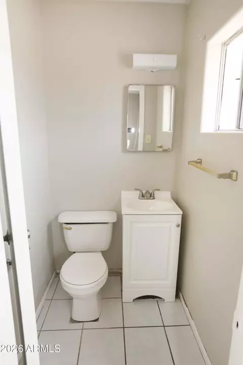 Bath - 6902 W Wolf St, Phoenix, AZ 85033 photo 2 of 2