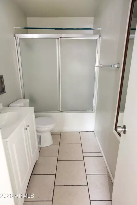Bath - 6902 W Wolf St, Phoenix, AZ 85033 photo 1 of 2