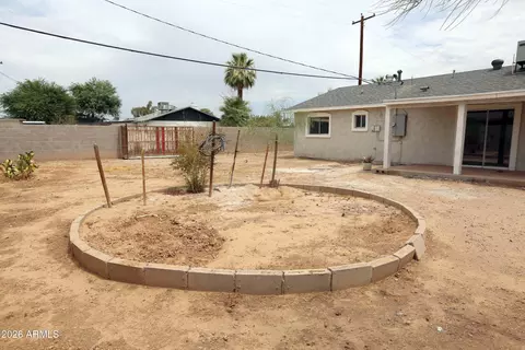 Exterior - 6902 W Wolf St, Phoenix, AZ 85033 photo 3 of 10