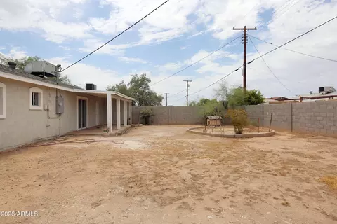 Exterior - 6902 W Wolf St, Phoenix, AZ 85033 photo 7 of 10