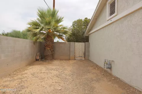 Exterior - 6902 W Wolf St, Phoenix, AZ 85033 photo 8 of 10