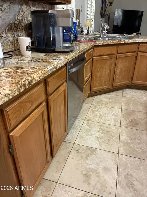 Kitchen - 4602 E Carolina Dr, Phoenix, AZ 85032 photo 4 of 8