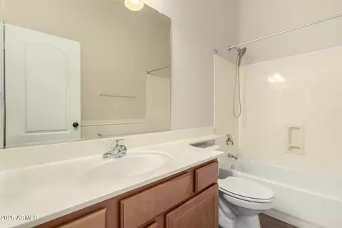 Bath - 2740 S Honeysuckle Ln, Gilbert, AZ 85295 photo 3 of 5