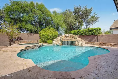 Exterior - 2740 S Honeysuckle Ln, Gilbert, AZ 85295 photo 4 of 7