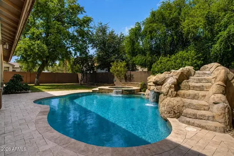 Exterior - 2740 S Honeysuckle Ln, Gilbert, AZ 85295 photo 2 of 7
