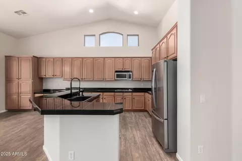 Kitchen - 2740 S Honeysuckle Ln, Gilbert, AZ 85295 photo 2 of 2