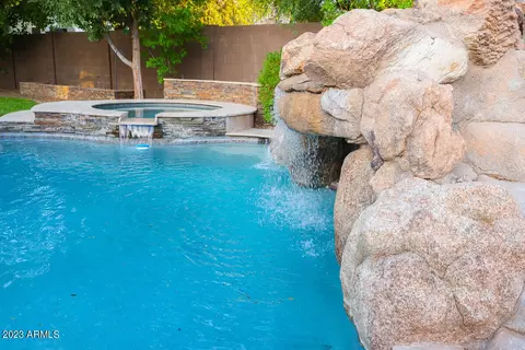 Exterior - 2740 S Honeysuckle Ln, Gilbert, AZ 85295 photo 7 of 7