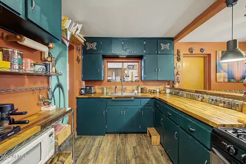 Kitchen - 1032 W 6th Pl, Mesa, AZ 85201 photo 2 of 4