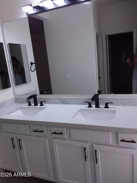 Bath - 3932 E Morelos St, Gilbert, AZ 85295 photo 2 of 10