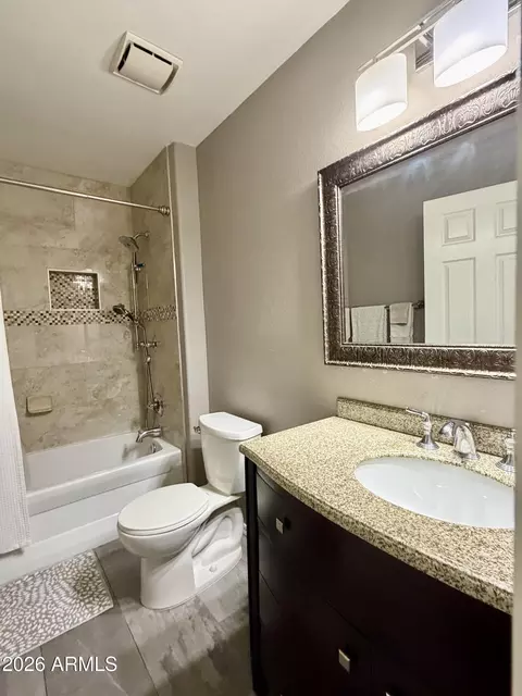 Bath - 4239 E Cassia Way, Phoenix, AZ 85044 photo 4 of 5