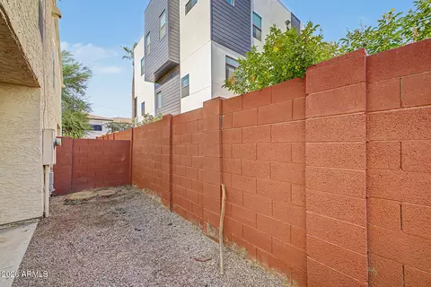 Exterior - 319 E Coronado Rd #1, Phoenix, AZ 85004 photo 7 of 11