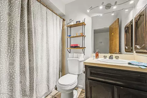 Bath - 319 E Coronado Rd #1, Phoenix, AZ 85004 photo 2 of 6
