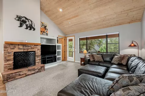 Living - 807 N Grapevine Cir, Payson, AZ 85541 photo 2 of 3