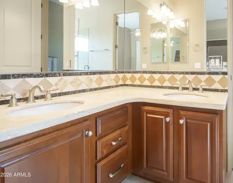 Bath - 2091 E Coconino Ct, Gilbert, AZ 85298 photo 4 of 5