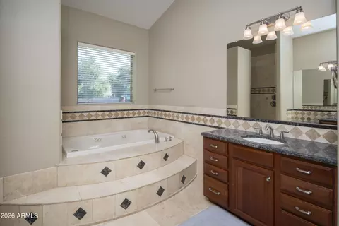 Bath - 2091 E Coconino Ct, Gilbert, AZ 85298 photo 5 of 5