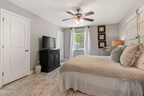 Bedroom - 4025 E Osborn Rd, Phoenix, AZ 85018 photo 5 of 6